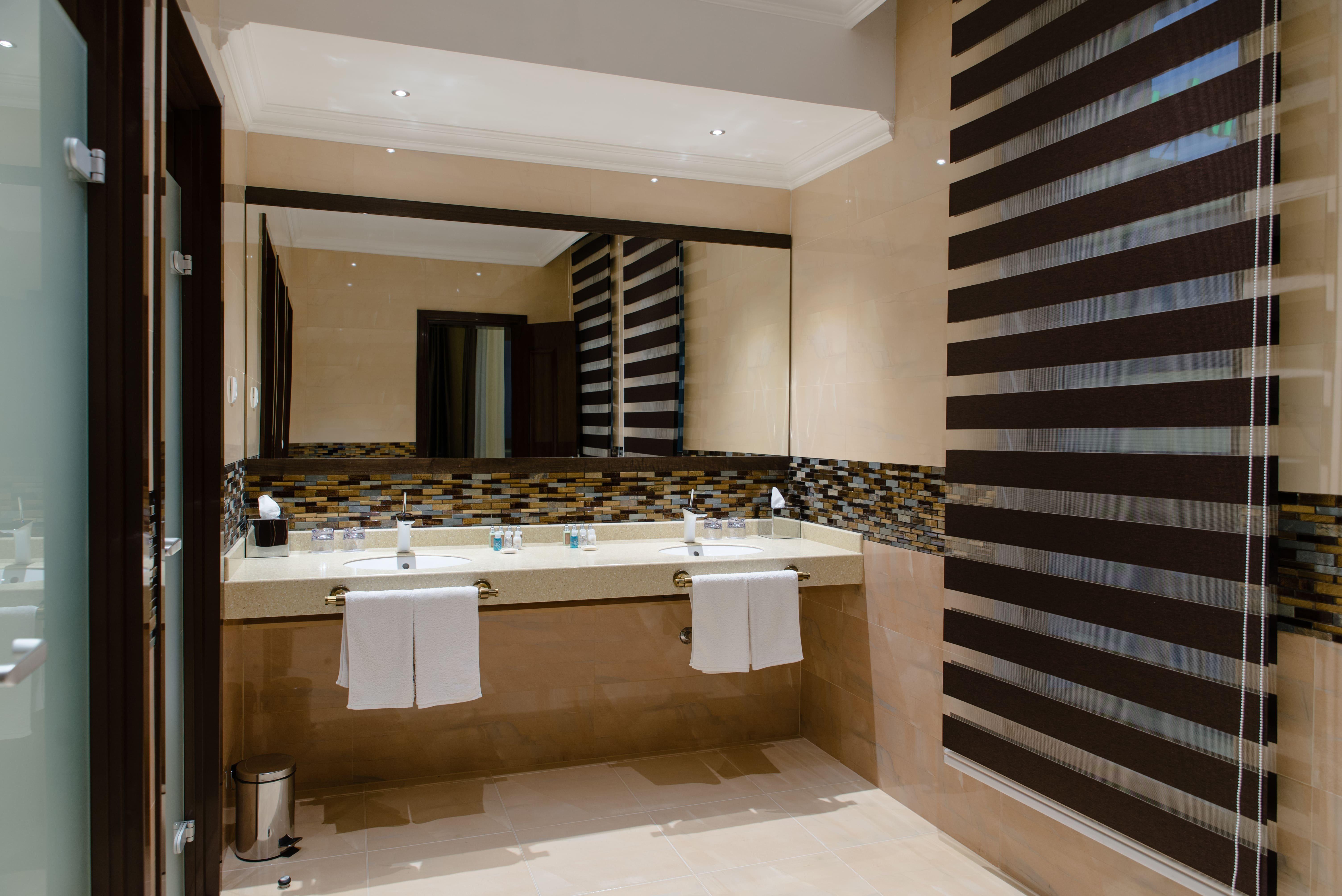Holiday Inn Aktau By Ihg Kültér fotó