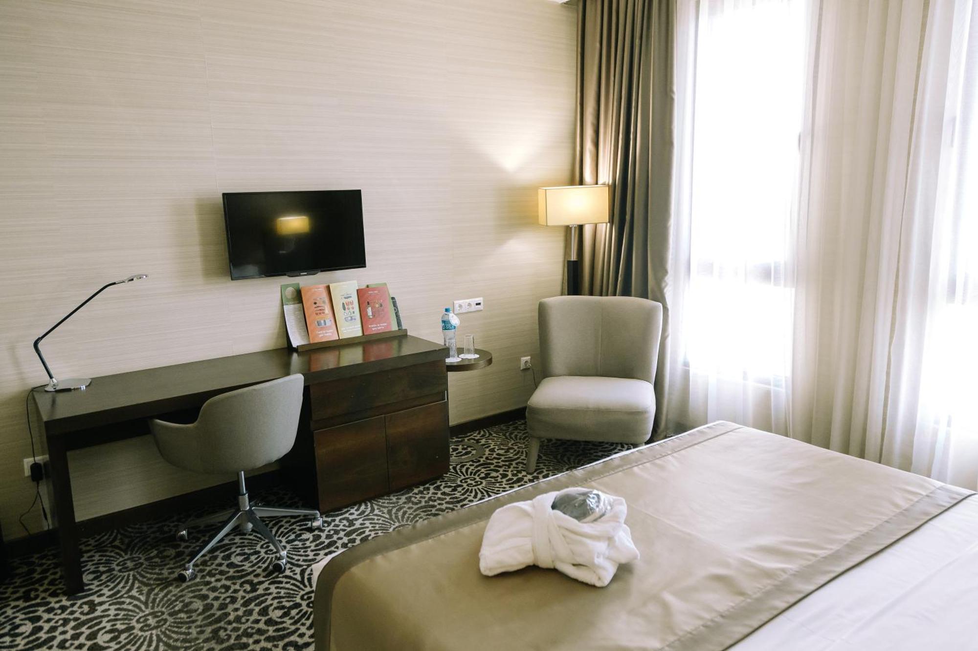 Holiday Inn Aktau By Ihg Kültér fotó