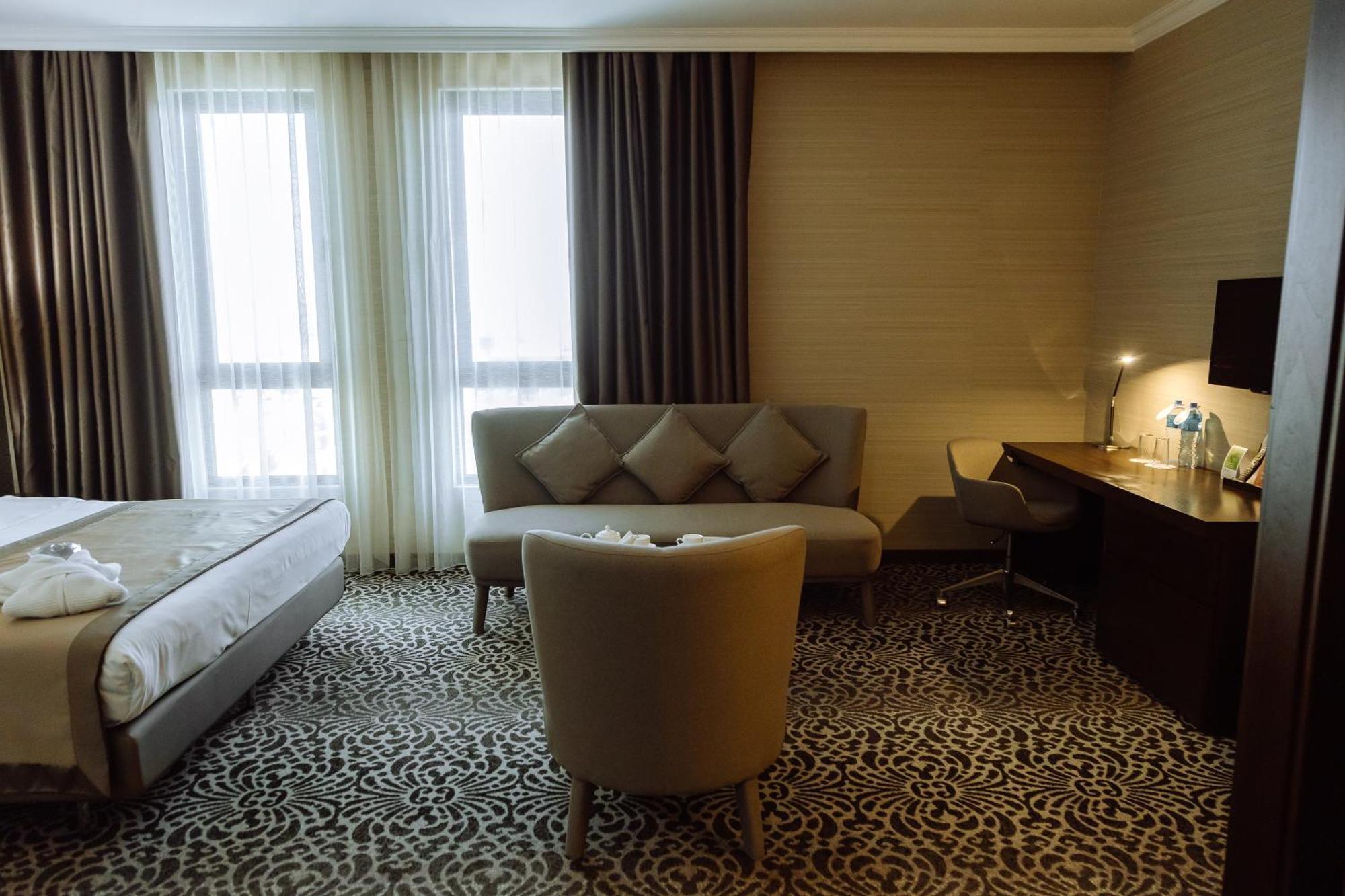 Holiday Inn Aktau By Ihg Kültér fotó